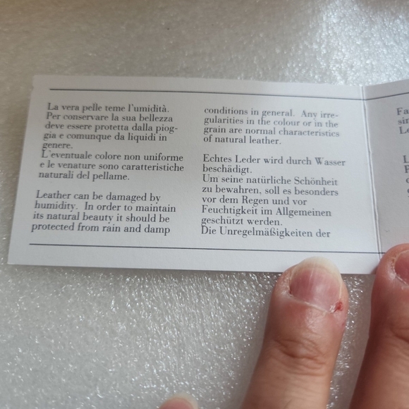 Salvatore Ferragamo Gancio Red Leather Key Case - Picture 5 of 8